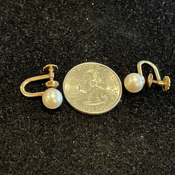 Vintage 14k Yellow Gold Akoya Pearl Screw Back Earrings 3.42 Grams. - Picture 7 of 16